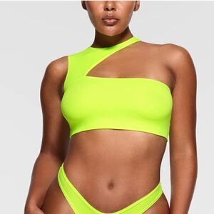 NWT SKIMS CUT OUT SUPER CROPPED TOP